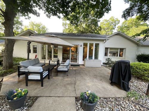 Secluded Luxe 5BR Estate w/ Pool, Wineries, Near ND