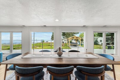 Large 5BD Lakehouse w/ Beach & Hot Tub