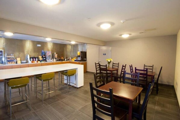 Dining - Arya Inn & Suites Farmers Branch (Farmers Branch)