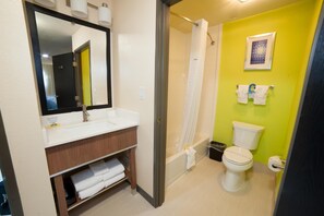 Bathroom - Arya Inn & Suites Farmers Branch (Farmers Branch)