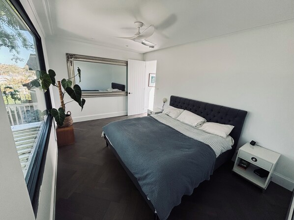 4 chambres, fer et planche à repasser, accès au Wi-Fi (inclus)