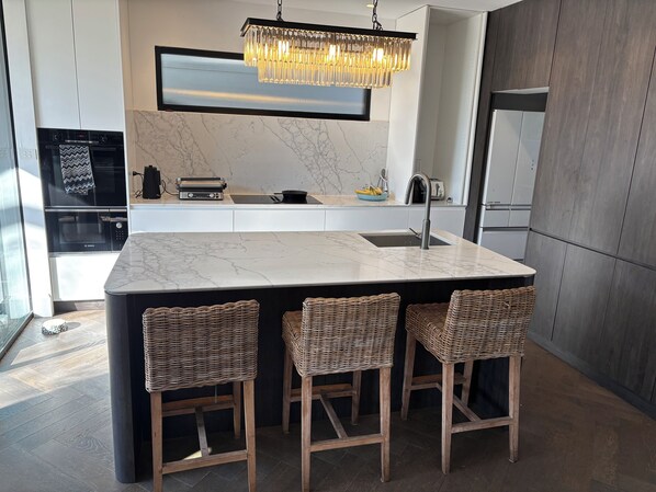 Fridge, microwave, oven, stovetop