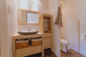 Shower, towels