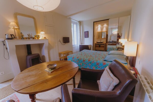 3 bedrooms, Internet