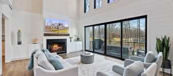 NEW 6BR Luxury Lakefront Lake Anna Boathouse!