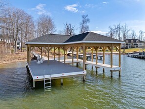 المنطقة المحيطة بالمنشأة