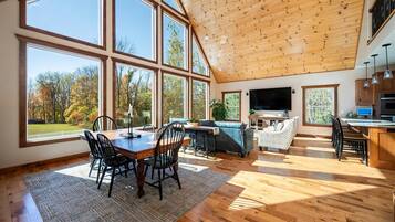 تلفزيون ذكي، ألعاب فيديو، كرة قدم الطاولة، تنس طاولة