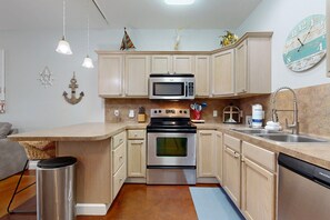 Fridge, microwave, stovetop, dishwasher