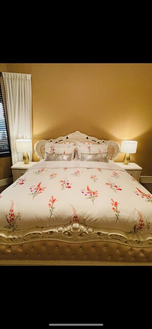 2 bedrooms, iron/ironing board, WiFi - Romantic Sunset lake view  house - uppermission (Kelowna)