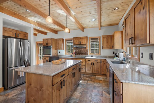 New Rental! Pet Friendly 3Bed/2.5Bath -Creekside Solitude