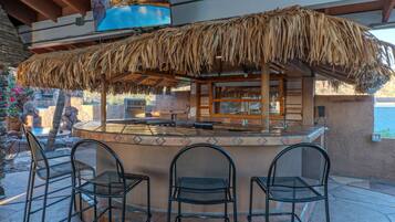 Bar (in der Unterkunft)