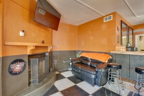 Smart TV, fireplace