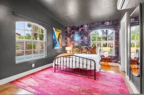 House | 5 bedrooms, desk - Luxe 5BR 4BA Heated Pool 10 Min to Beach BBQ (Fort Lauderdale)
