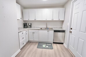 Microwave, oven, stovetop, dishwasher - Unique Old Charm 3-bedroom, 4-bed with Updated Comfort! (Charlotte)