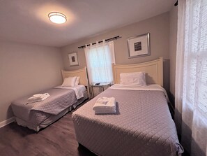 3 bedrooms, iron/ironing board, WiFi, bed sheets