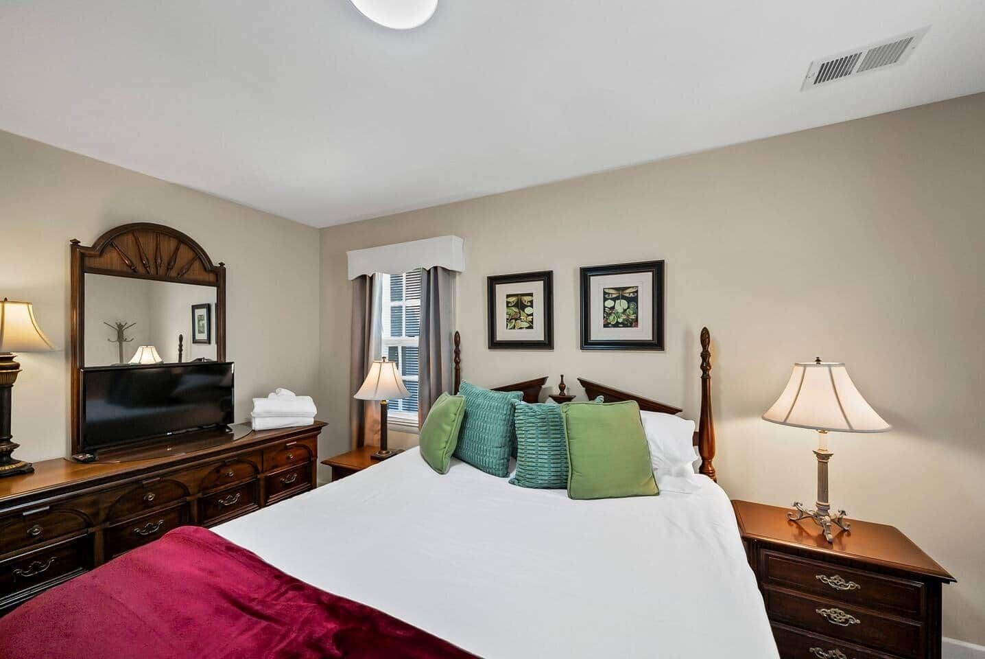 2 bedrooms, iron/ironing board, WiFi