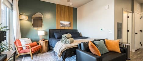 1 bedroom, desk, WiFi, bed sheets