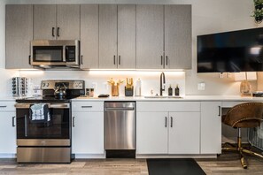 Fridge, microwave, oven, stovetop