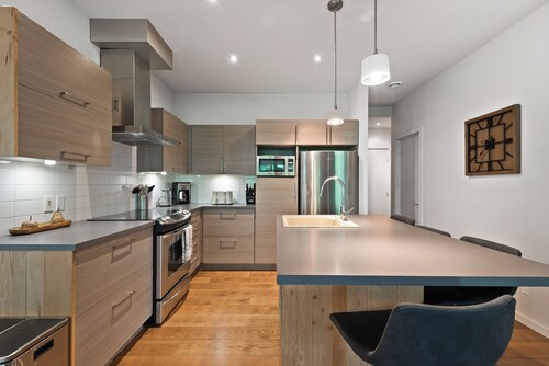 Condo luxe 3 ch à Bromont (P5) dans secteur tranquille avec cours extérieure