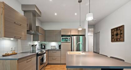 Condo luxe 3 ch à Bromont (P5) dans secteur tranquille avec cours extérieure