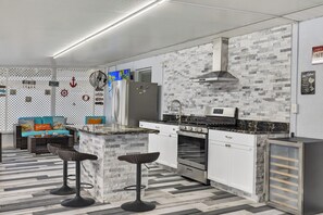 Fridge, microwave, oven, stovetop - 
Luxury Heated Pool 🔥 Tiki Bar • Sleeps 12 • Near Busch Gardens & TPA Airport (Tampa)