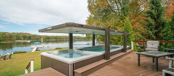 Reel Chill- 4 bedroom home with Dock, Swimspa, Hot tub!