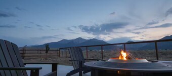 Stunning Home with Mountain Views - 4bd in Buena Vista, Close to Everything!