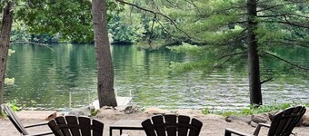 Cozy Cabin on the water! Close to ski hill and recreational trails.