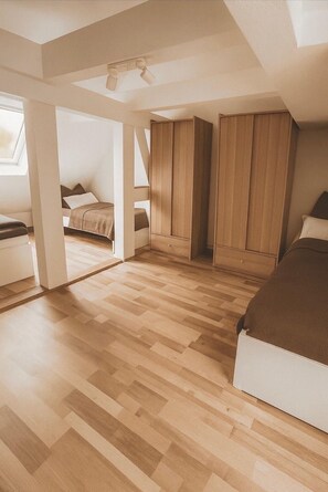 3 bedrooms, iron/ironing board, WiFi, bed sheets