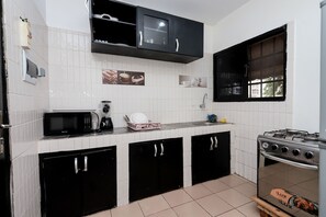 Private kitchen - Yalie Home and Co (Rivieria 3 bonoumin)