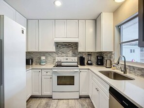 Cookware/dishes/utensils, paper towels, dining tables