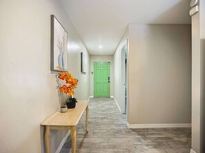 Interior - Family Fun House: Pool & Mini-Golf (Bradenton)