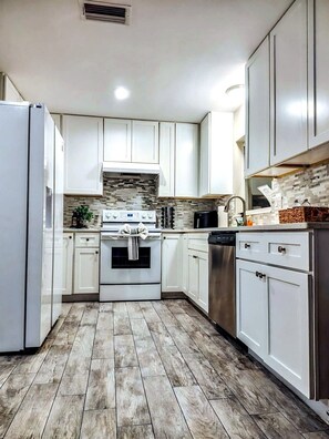 Coffee/tea maker, fridge, microwave, oven