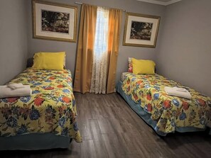 3 chambres, fer et planche à repasser, Wi-Fi, draps fournis