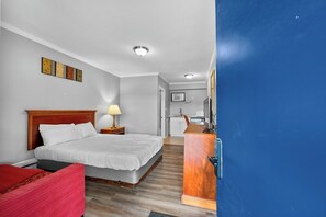 1 bedroom, iron/ironing board, WiFi - Brownstown MI • 1BR Apt w/ Sofa Bed and Bathtub (Wayne County)