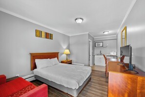 1 bedroom, iron/ironing board, WiFi - Brownstown MI • 1BR Apt w/ Sofa Bed and Bathtub (Wayne County)