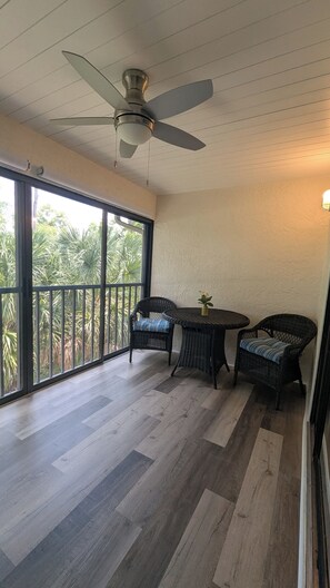Interior - Quiet, Turn-Key, Newly Furnished, Beautiful! CLOSE to EVERYTHING! (Fort Myers)