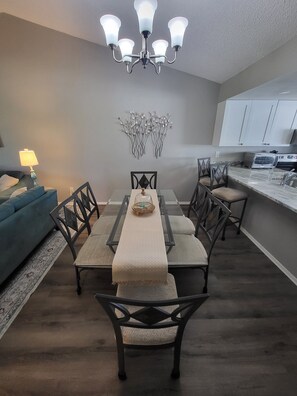 Dining - Quiet, Turn-Key, Newly Furnished, Beautiful! CLOSE to EVERYTHING! (Fort Myers)