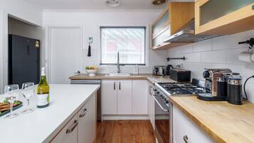 Frigorífic, microones, forn i placa de cuina