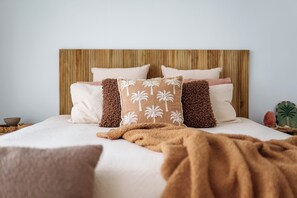 4 bedrooms, desk, iron/ironing board, free WiFi