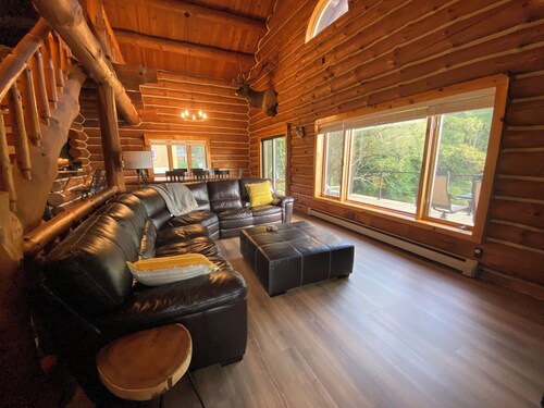 Cozy cabin on the Pentwater River with hot tub, central air and ample parking.