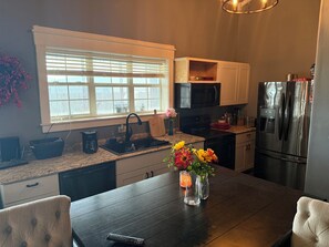 Microondas, horno, parrilla de estufa y lavavajillas 