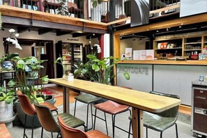 Dining - Photohostel (Bangkok)