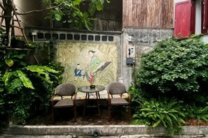 Unclassified image, 3 of 4, button - Photohostel (Bangkok)