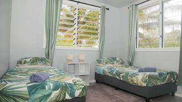 2 bedrooms, iron/ironing board, WiFi, bed sheets