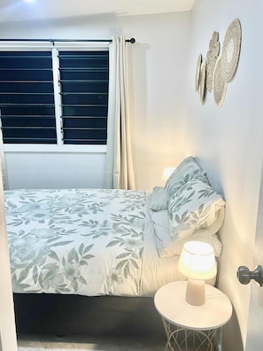 2 habitaciones, tabla de planchar con plancha, wifi y ropa de cama