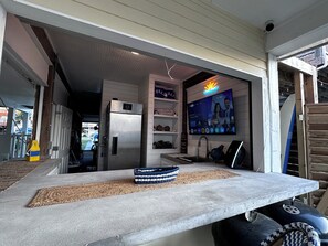 Private kitchen - Canal-Front Fishing & Beach Home -Large Kitchen and Outdoor Spaces - Sleeps 10+ (Galveston)