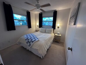 Iron/ironing board, Internet, bed sheets