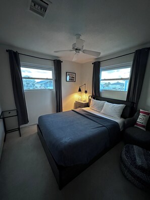 4 bedrooms, iron/ironing board, internet, bed sheets