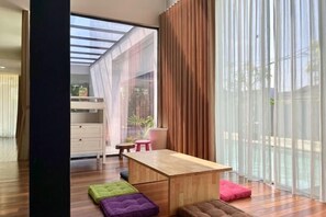 Kedap suara dan tempat tidur bayi